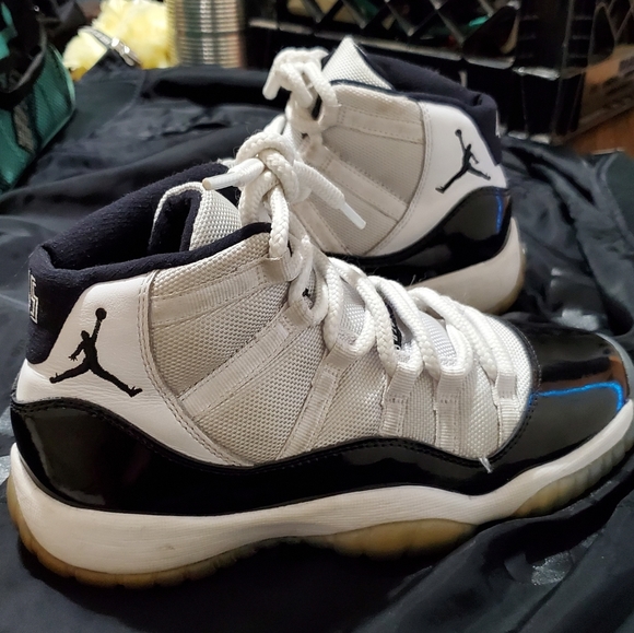 youth jordan 11